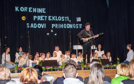‘‘Korenine preteklosti, sadovi prihodnosti” (8)